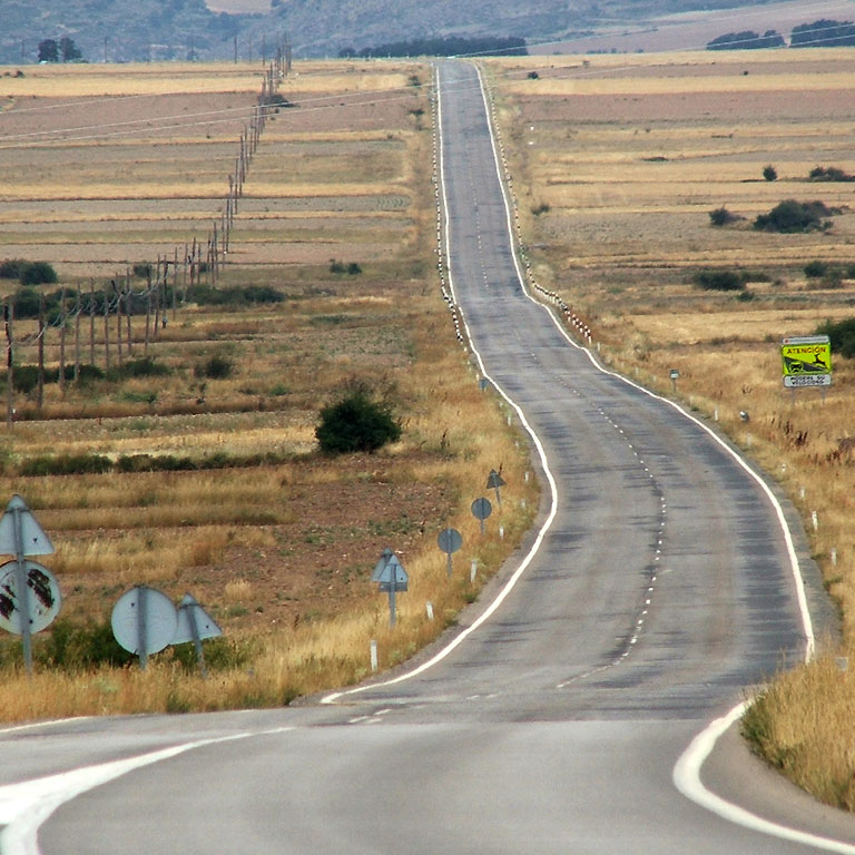 Carreteras secundarias con poco tráfico, idóneas para pedalear / ALC.