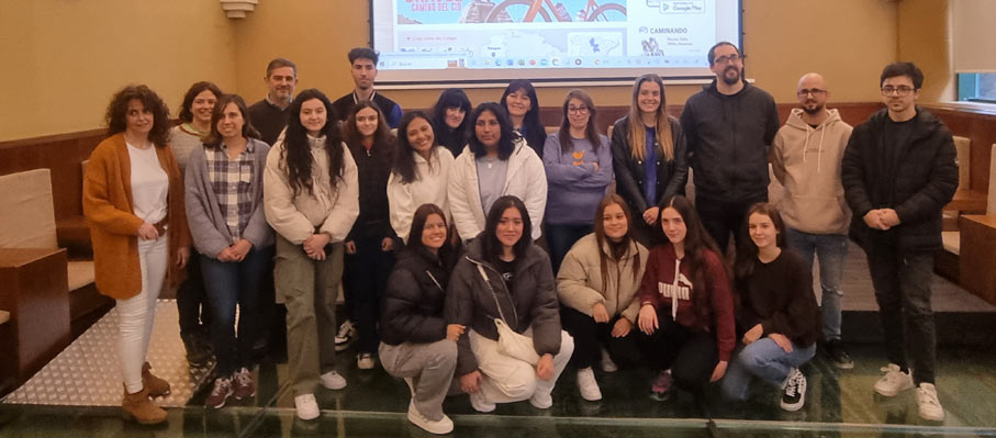 Grupo de alumnos del CIFP La Merced de Soria en el Monasterio de San Agustín de Burgos, sede del Consorcio Camino del Cid