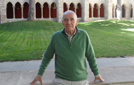 Pedro Gil, en el claustro del Monasterio de San Agustín sede del Consorcio Camino del Cid