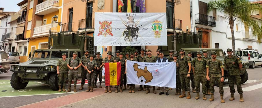 Integrantes del RT21 en Olocau (Valencia) antes de poner rumbo al Camino del Cid