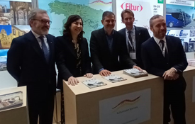 Tras la visita, la Secretaria de Estado de Turismo acompañada, entre otros, por Miguel Ángel Sanz, director general de Turespaña y Alberto Luque en representación de Rutas Culturales de España