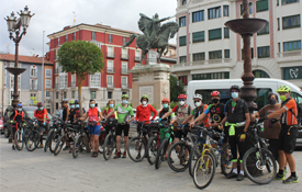 Grupo de ciclistas que durante semana recorrerán con Rutas Pangea el Camino del Cid