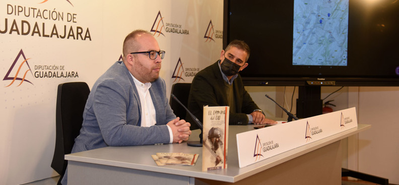 El vicepresidente de Guadalajara, Rubn Garca, durante la presentacin de la nueva app junto al gerente del Consorcio, Alberto Luque