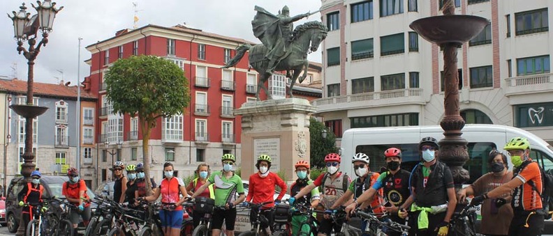 Grupo de ciclistas que durante semana recorrern con Rutas Pangea el Camino del Cid