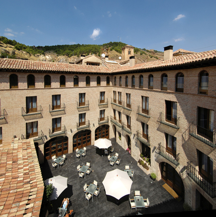 PSAV Hotel Cienbalcones Daroca Zaragoza.jpg