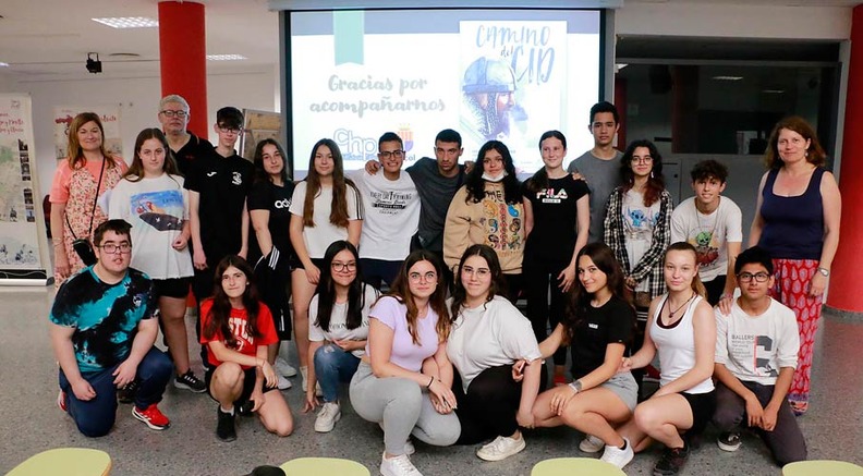 Alumnos del instituto de Puol durante su visita a la exposicin del Camino del Cid