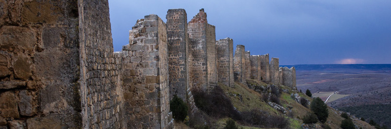 Imagen de la fortaleza de Gormaz, en la provincia de Soria. En este entorno se pudieron dar los motivos que propiciaron el destierro del Cid