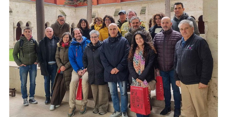 Foto de familia en el claustro del Monasterio de San Agustn, sede del Consorcio Camino del Cid