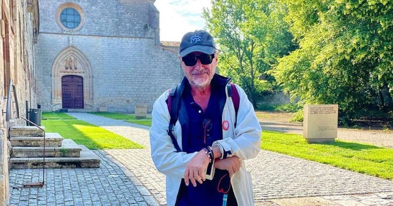 Carlos Herrera a su llegada al Monasterio de San Pedro de Cardea (Castrillo del Val, Burgos)