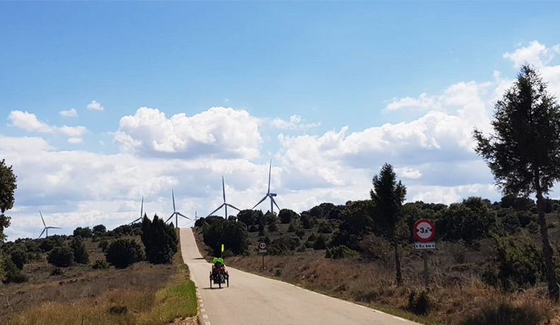 Un momento del viaje de Iaki Castaeda por el Camino del Cid