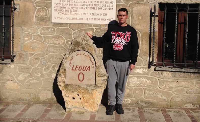 Josema Cobas en la Legua Cero en Vivar del Cid (Burgos), inicio de la ruta