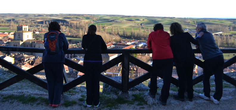 Miembros del Club Senderismo Valladolid en Pearanda de Duero (Burgos)