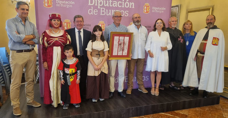 Foto de familia tras la entrega del Premio lvar Fez del Camino del Cid