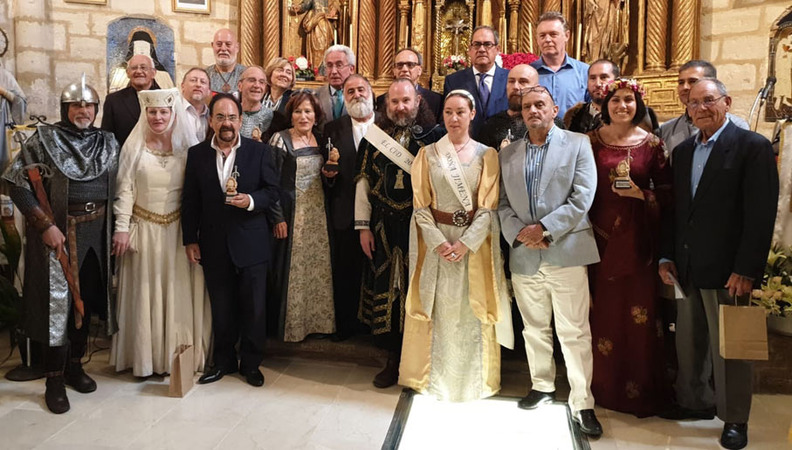 Foto de familia de los galardonados con la Tizona por la Asociacin Vivar Cuna del Cid