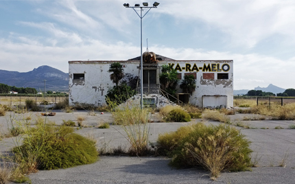 Discoteca abandonada junto a la CV-81