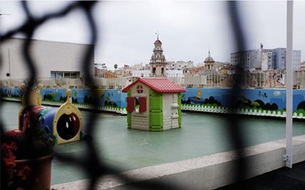 Guardera con vistas a la iglesia de San Miguel del Raval