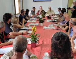 Un momento de la reunión en la que el presidente de la Diputación de Teruel da la bienvenida a los asistentes