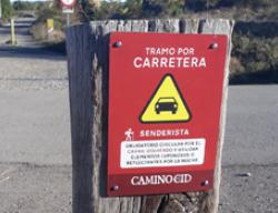 Cartel de advertencia para senderistas del Camino del Cid