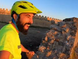 Pablo Calvo (Bikecanine) tras una subida épica en la fortaleza de Gormaz (Soria)