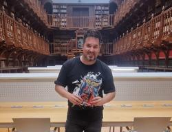 El dibujante y guionista de cómics Iván Sarnago en la Biblioteca del Monasterio de San Agustín de Burgos