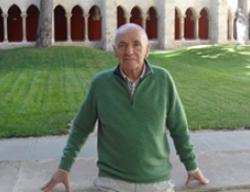 Pedro Gil, en el claustro del Monasterio de San Agustín sede del Consorcio Camino del Cid