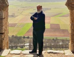 Javier Pérez Andrés en la fortaleza de Gormaz (Soria). Foto: El Arcón