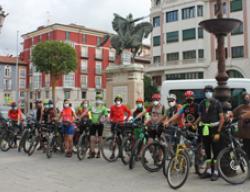 Grupo de ciclistas que durante semana recorrerán con Rutas Pangea el Camino del Cid