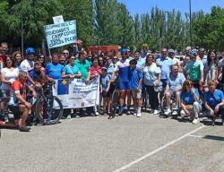 Participantes en el reto solidario por el Camino del Cid acompañados por familiares y amigos de ADACE CLM