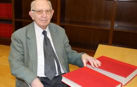 Gonzalo Martínez Díez en la Biblioteca del Monasterio de San Agustín de Burgos