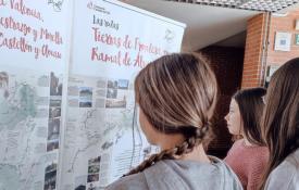 Alumnos del IES La Vall de Segó visitando la exposición del Camino del Cid