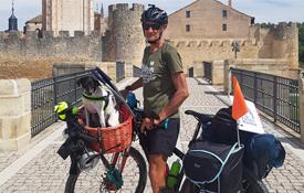 José Enrique Melchor y Ciro en El Burgo de Osma (Soria), en el Camino del Cid