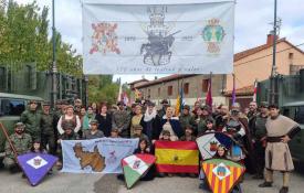 Miembros del RT 21 junto a integrantes de la Asociación Vivar, cuna del Cid, antes de poner rumbo al Camino del Cid