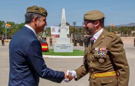 El director gerente del Consorcio Camino del Cid, Alberto Luque, junto al Jefe del Regimiento de Transmisiones 21, Coronel David Álvarez Lanzarote