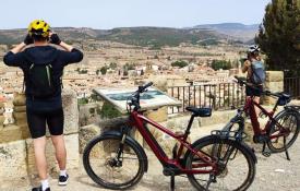 Los representantes de las Agencias de Viaje polacas en el Mirador de la Cruz de Mora de Rubielos, Teruel