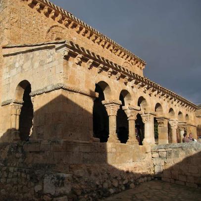 Galería porticada. Iglesia de San Miguel. San Esteban de Gormaz, Soria / ALC