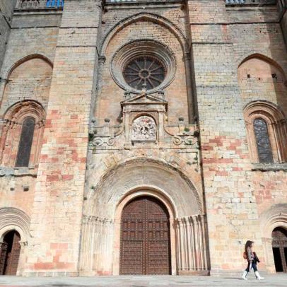 Fachada lateral de la Catedral de Sigüenza, Guadalajara / ALC