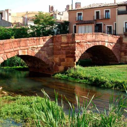 El Puente Viejo sobre el río Gallo, de origen románico. Molina de Aragón, Guadalajara / ALC.