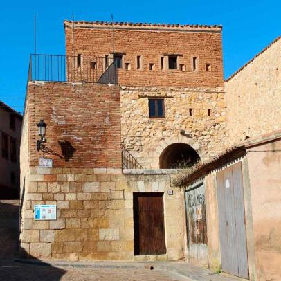 Torre Sisa, hoy albergue. Daroca, Zaragoza / Oficina de Turismo de Daroca.