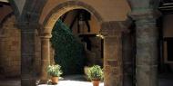 Patio interior del Ayuntamiento de Rubielos de Mora / Diputación de Teruel.