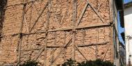 Construcción tradicional con ladrillos de adobe en Covarrubias, Burgos / ALC