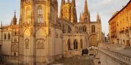 Catedral de Burgos al amanecer desde la calle Fernán González / ALC