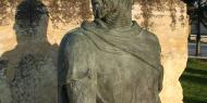 El Cid, exiled, leaves Vivar with a handful of knights ordered by the king to leave Castile in nine days. Statue of el Cid in Vivar del Cid, province of Burgos / ALC.