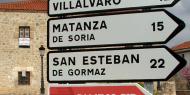 Apart from in the province of Valencia, all road routes are signposted at strategic points and crossroads. You will therefore come across direction and location signs / ALC.