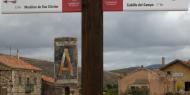 Bidirectional sign post for hikers / ALC.