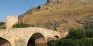 Castillo y puente sobre el río Ucero en El Burgo de Osma, Soria / ALC