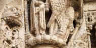 Detalle escultórico de los capiteles tardo-románicos de la Puerta del Palau de la Catedral de Valencia / ALC.