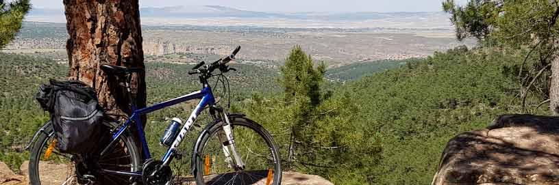 Carretera a Bezas, por los abrigos rupestres, entre Albarracín y Gea de Albarracín, para cicloturistas / ALC